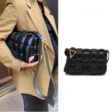 Original Design Chain Padded Cassette Shoulder Bag 